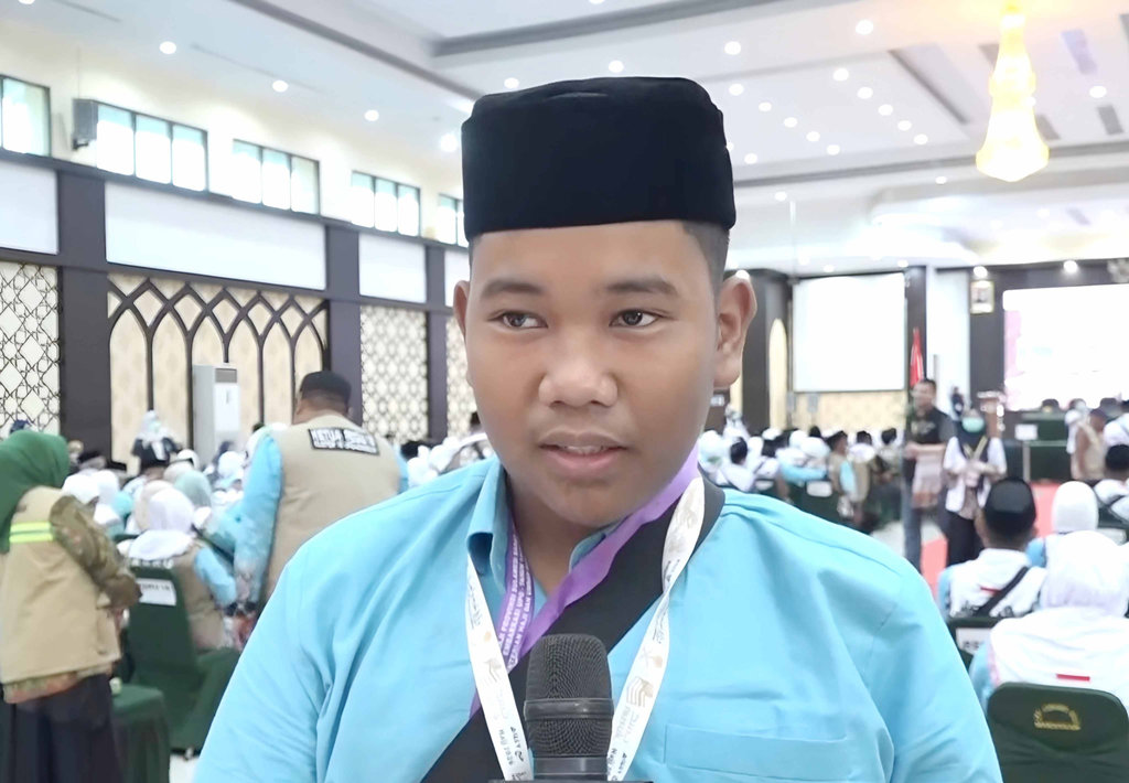 Siswa SMP Asal Sulbar Berangkat Haji Gantikan Ayah yang Wafat
