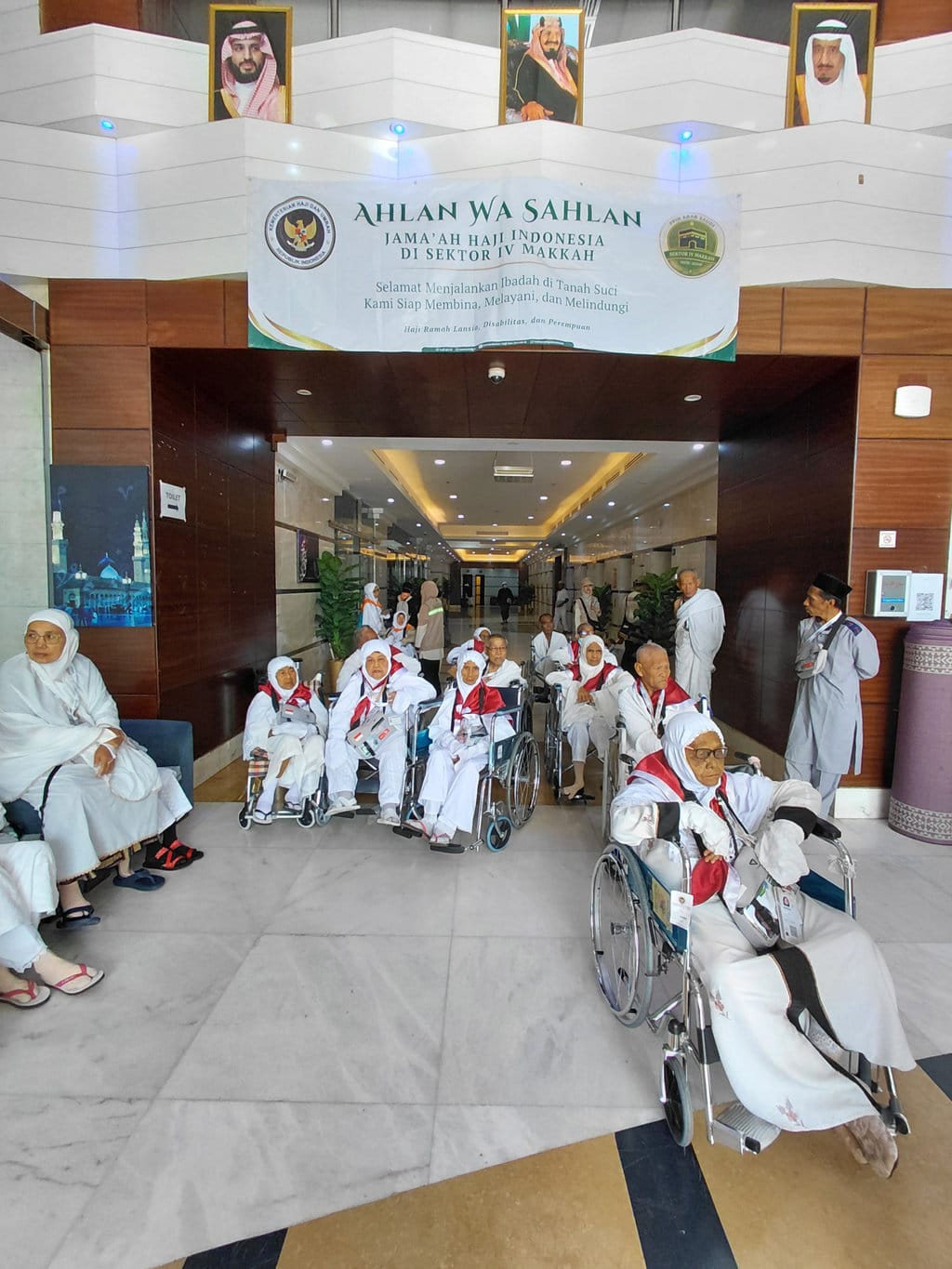 Jemaah Haji Lansia Berkursi Roda