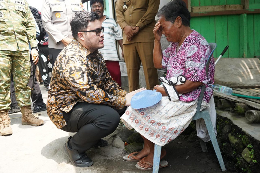 Mas Dhito Beri Beasiswa bagi Bunga, Anak Putus Sekolah di Kediri
