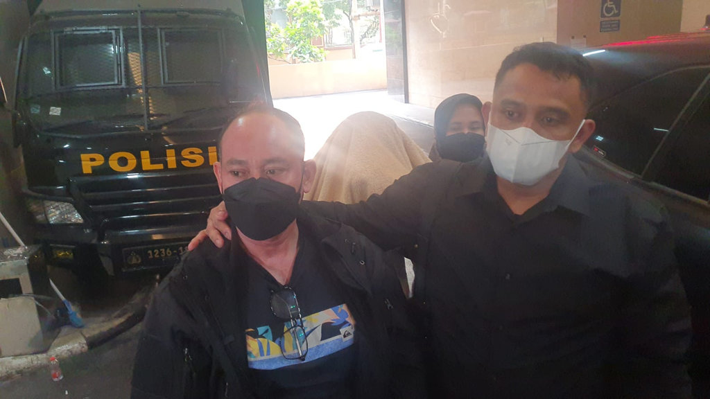 Eks Kasat Narkoba Bima & Istri Bandar Dibawa ke Bareskrim