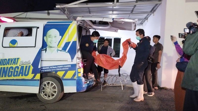 16 Jenazah Laka Maut Bus ALS vs Truk Muratara Tiba di Palembang