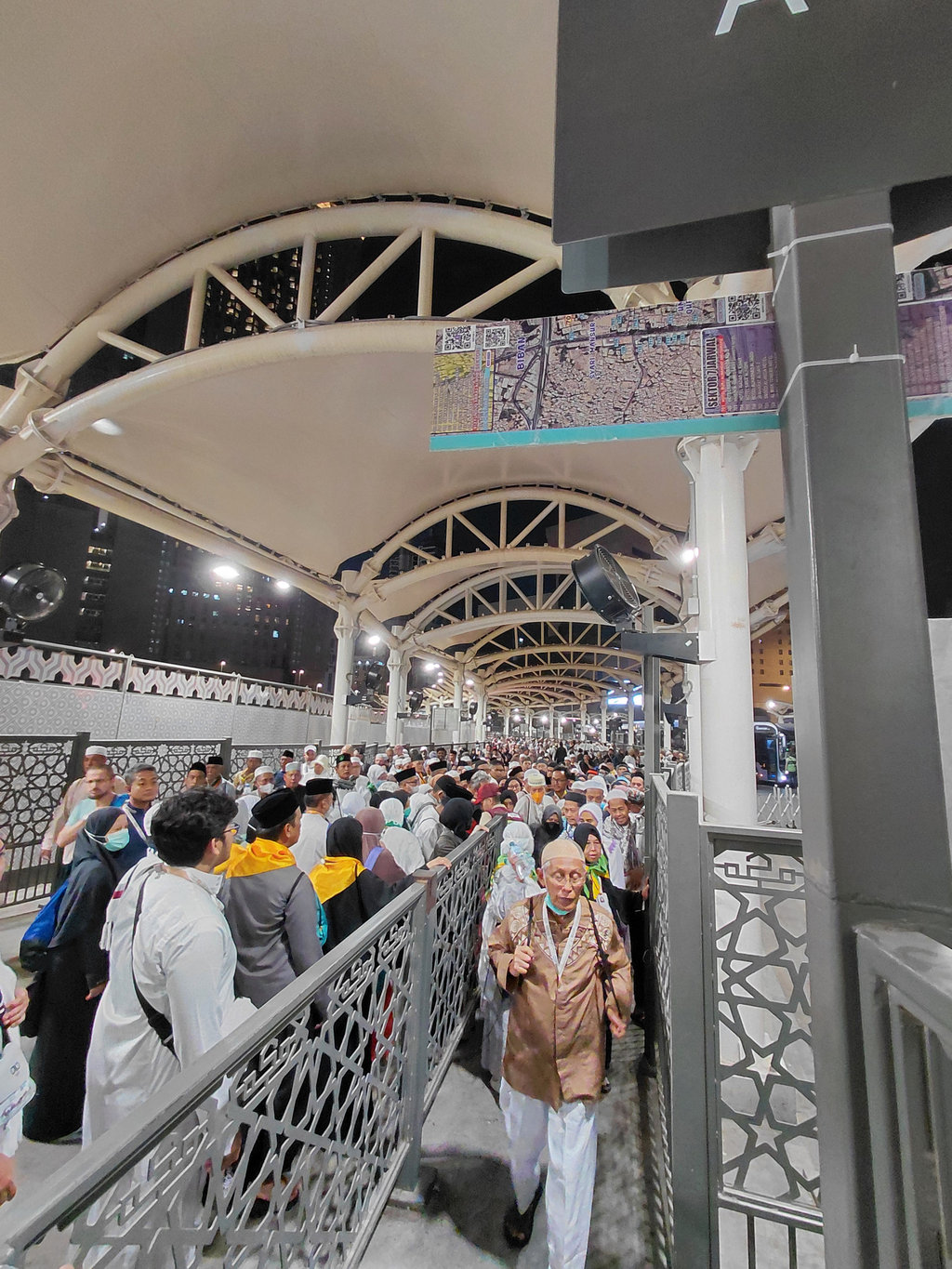 Antrean jemaah haji di Terminal Ajyad