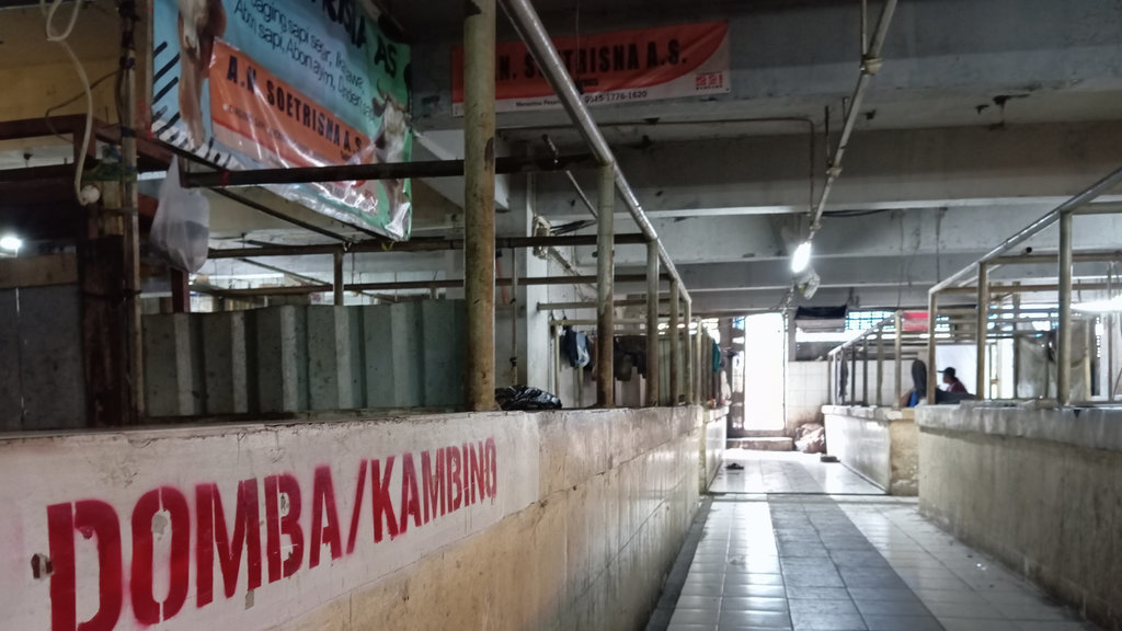 Kios Pedagang Daging Sapi di Pasar Kosambi