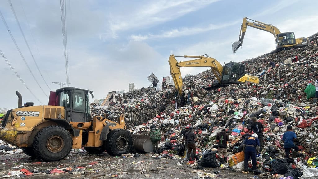 Feature Bertaruh di Balik Sampah