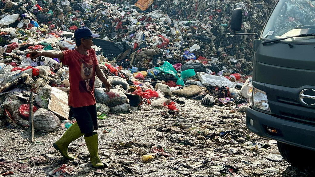 Feature Bertaruh di Balik Sampah