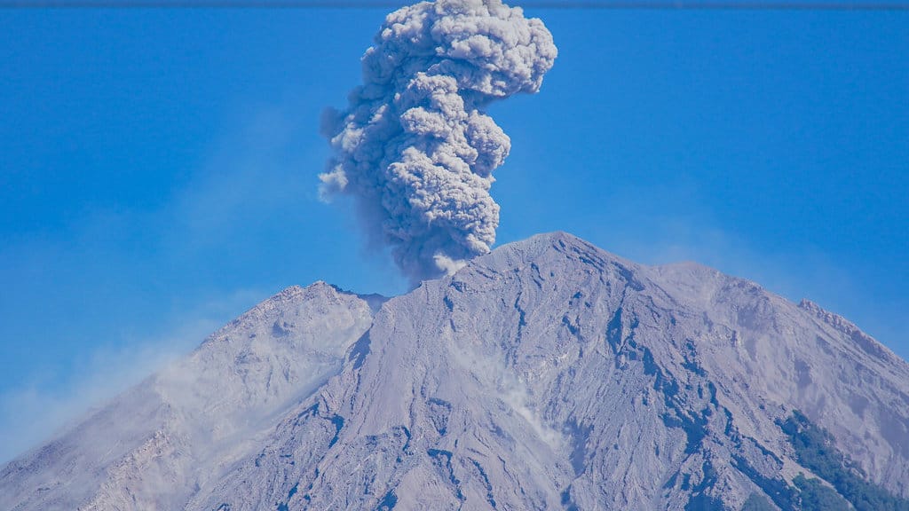 Aktivitas vulkanik Gunung Semeru terbanyak di Indonesia