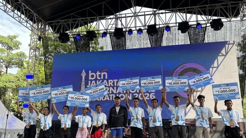 Podium Jakarta International Marathon 2026 di Gelora Bung Karno, Jakarta, Minggu (14/06/2026). (ANTARA/FAJAR SATRIYO) BTN Jakarta International Marathon (Jakim) 2026