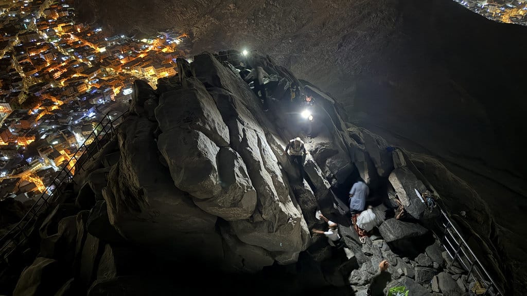 Gua Hira di Jabal Nur