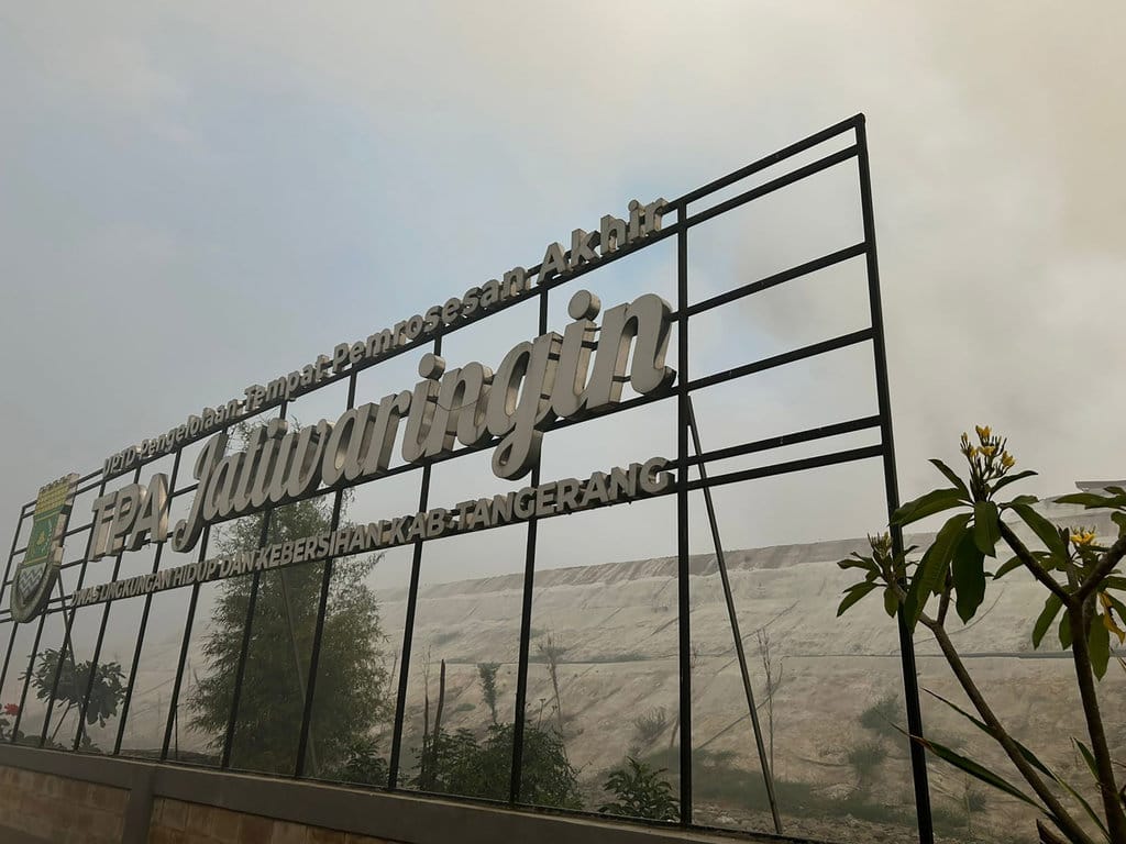 Kebakaran TPA Jatiwaringin