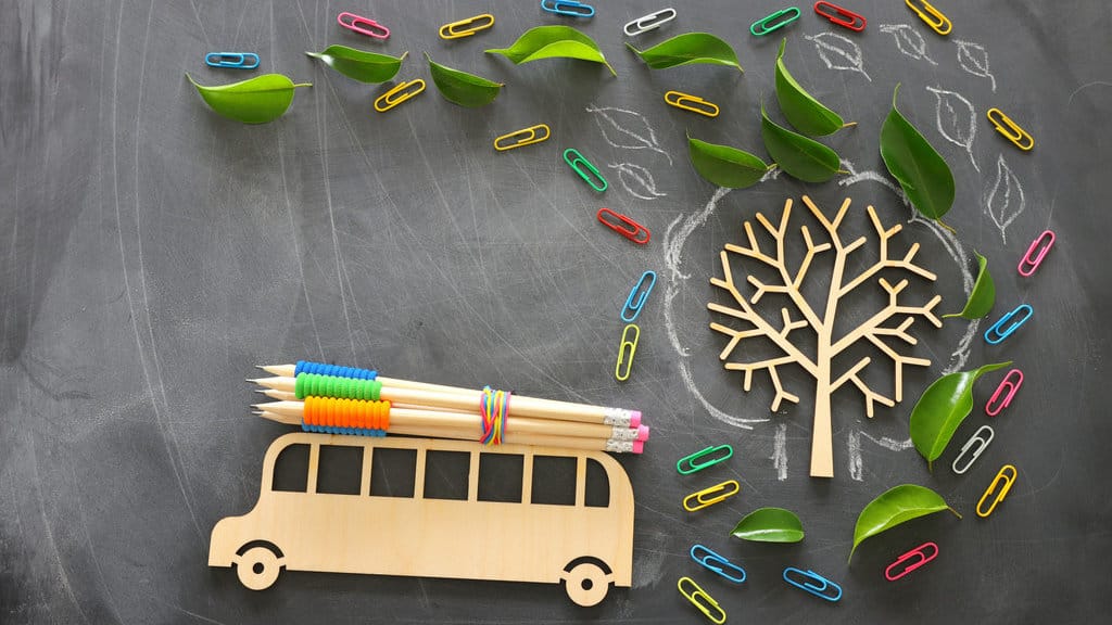 ilustrasi perlengkapan sekolah ramah lingkungan