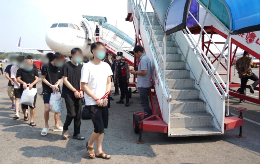 Deportasi WN Cina, Krisis Sekolah, dan Diplomasi Indonesia-Singapura