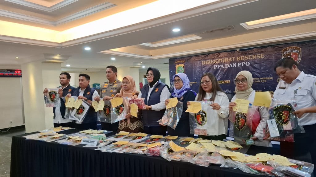 Konferensi pers kasus perdagangan anak di bawah umur di Lokasari dan Cibitung, Rabu (8/7/2026). tirto.id/M. Irfan Al Amin Konpers Kasus Perdagangan Anak di Bawah Umur