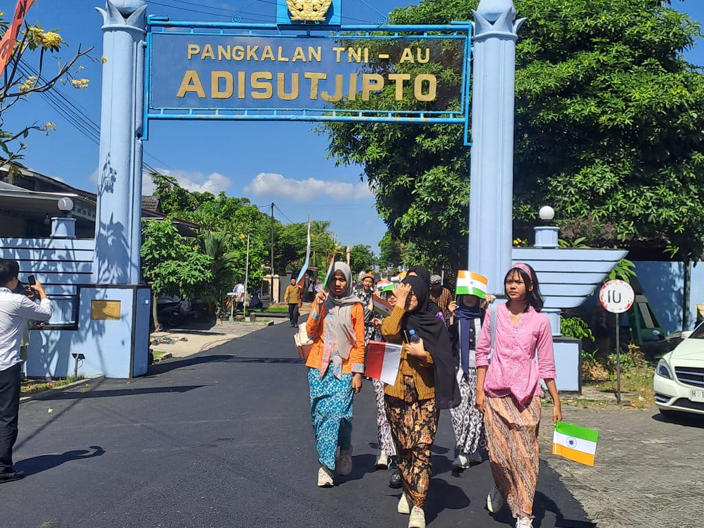 Kunjungan Prabowo-Modi ke Prambanan Disambut 1000 Siswa Sleman