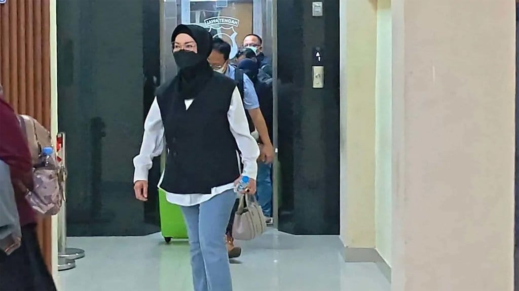 Fakta di Balik Lima Berita Viral: OTT Bupati, Cedera Mbappe, hingga Pemakaman Gobel