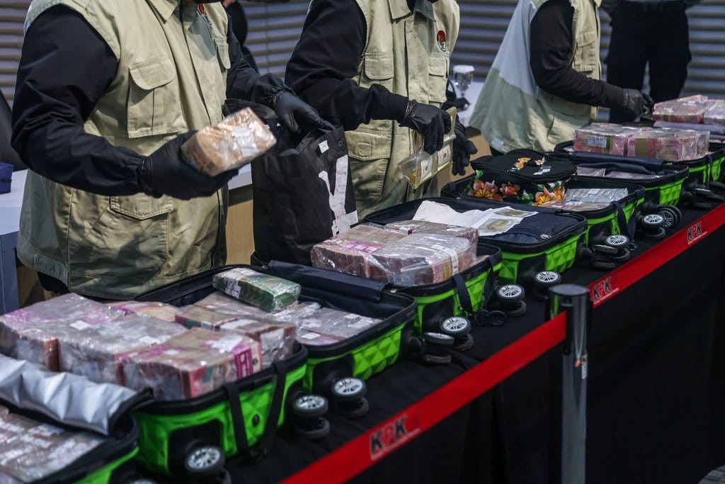 KPK Bidik Pencucian Uang, Suami Bupati Sukoharjo Diperiksa