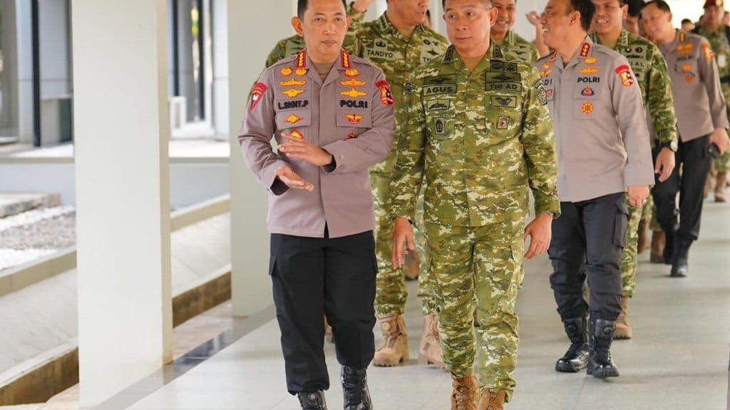 Kapolri Jenderal Listyo Sigit bertemu Panglima TNI di Mabes TNI