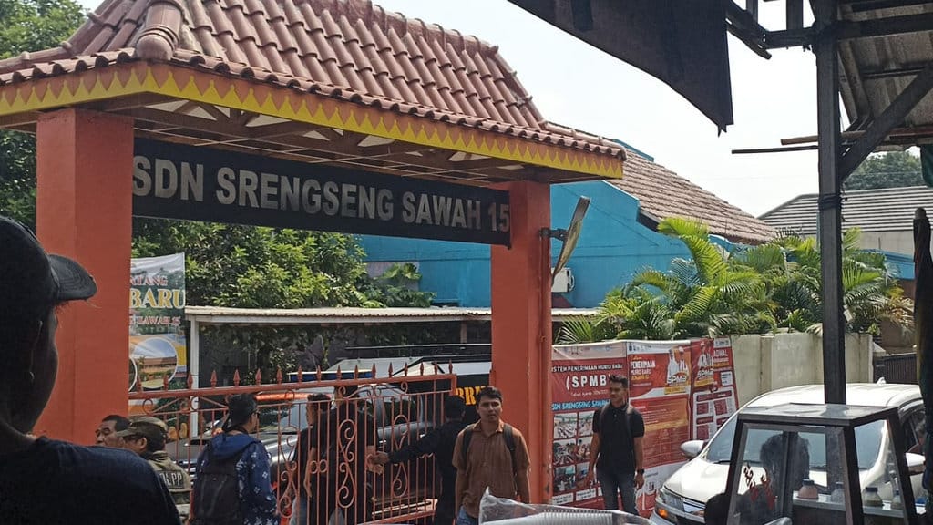 SD Negeri Srengseng Sawah 15