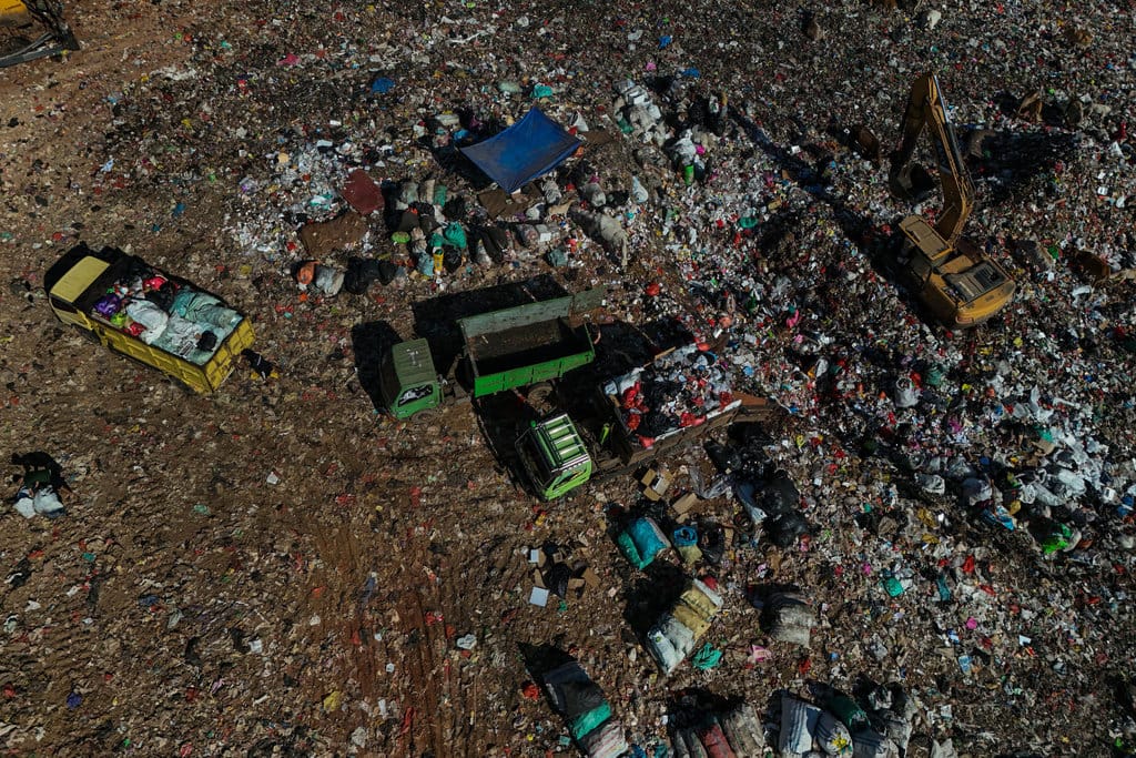 Penghentian Praktik Open Dumping di TPA Makassar
