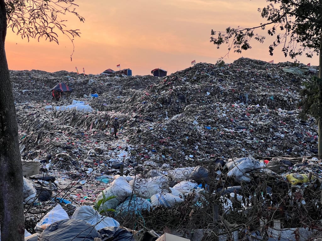 Ficer Kebakaran TPA dan Tata Kelola Sampah