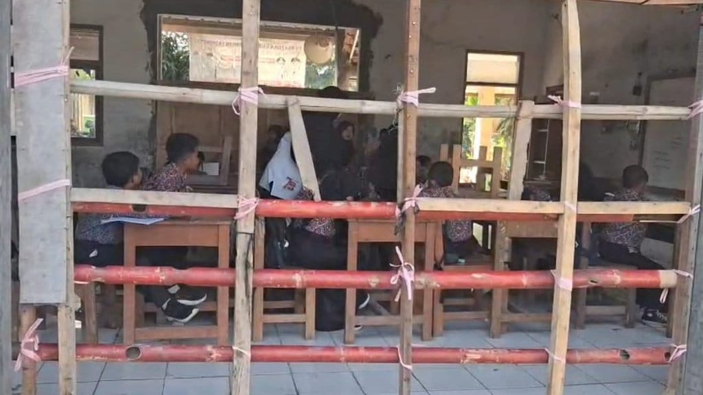 SD dan SMP Rusak di Subang