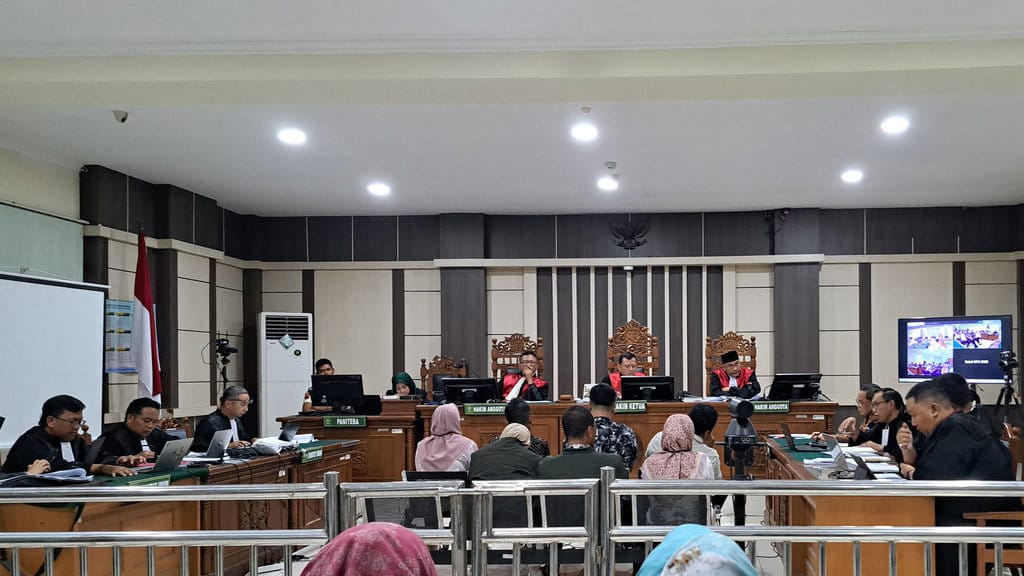 Tujuh warga Pati, terdiri dari Kades hingga calon perangkat desa, memberi keterangan dalam sidang perkara korupsi bermodus pemerasan dengan terdakwa Sudewo, Bupati Pati nonaktif. Sidang berlangsung di Pengadilan Tipikor Semarang, Rabu (29/7/2026). Foto/Baihaqi Annizar Sidang Sudewo
