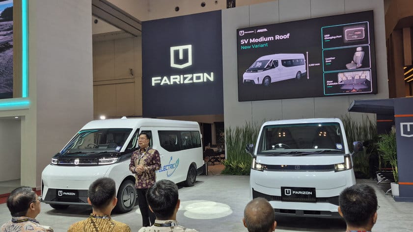 Peluncuran Farizon SV Medium Roof serta Farizon V8E Cargo Van oleh Direktur PT Arista Auto Elektrindo, Christoforus Ronny dalam konferensi pers, di ICE BSD, Tangerang Selatan, Banten, Rabu (29/7/2026). tirto.id/Qonita Azzahra Newsplus GIIAS 2026 dan Perang Merek Mobil Baru