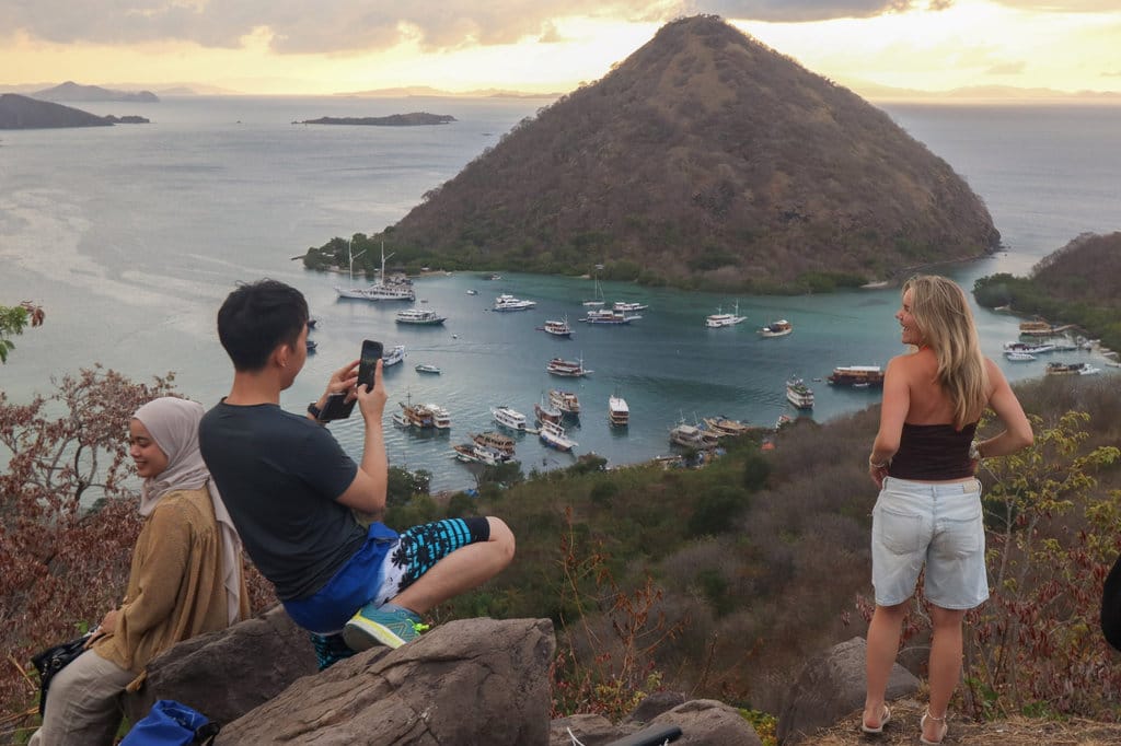 Verifikasi Klaim Penipuan Agen Travel Bodong terhadap Turis di Labuan Bajo