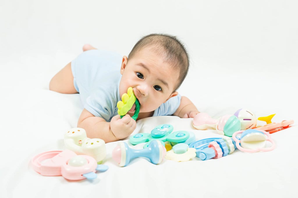 Ilustrasi bayi teether