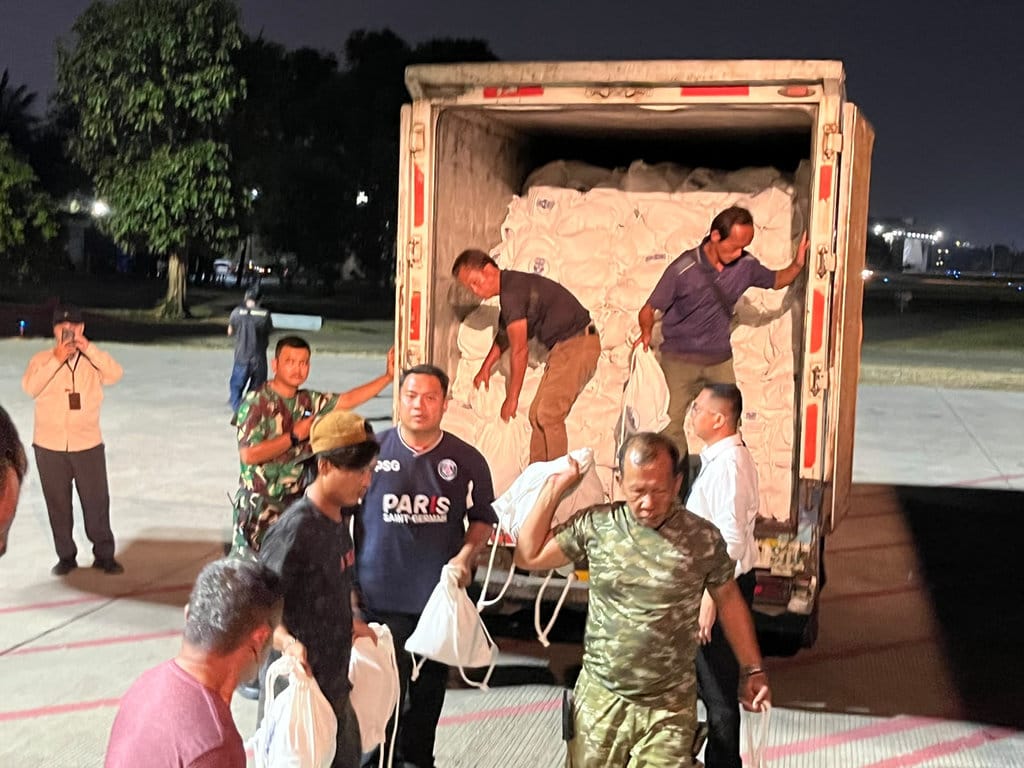 Pengiriman Logistik Bantuan Gempa NTT