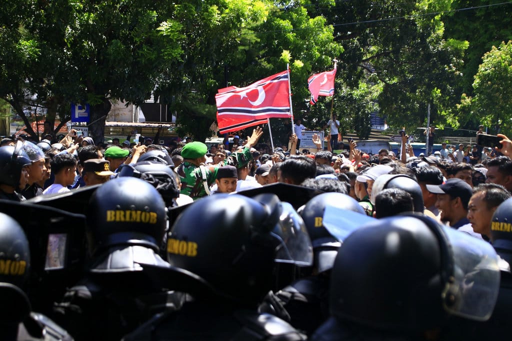 Bendera Aceh Berkibar di Komplek Masjid Raya Baiturrahman