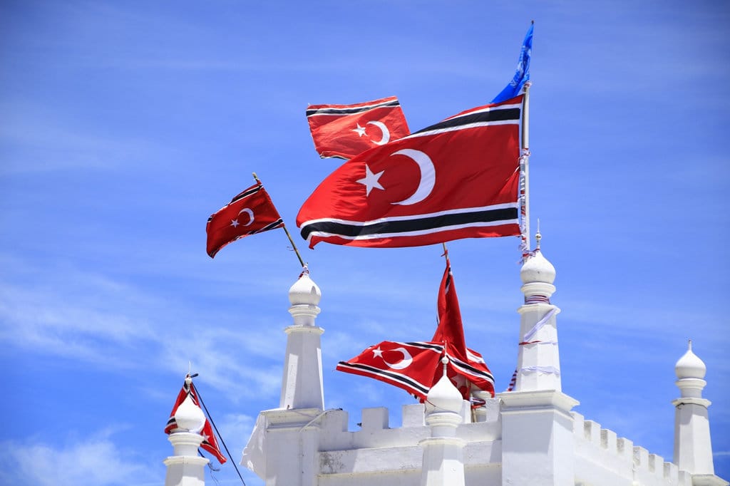 Bendera Aceh Berkibar di Komplek Masjid Raya Baiturrahman