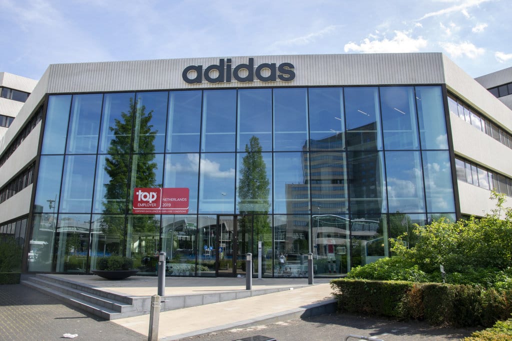 Mantan Tentara Israel Jadi Model Iklan Sepatu Adidas