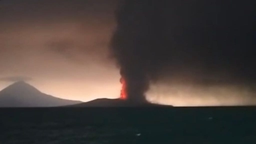 Erupsi Gunung Anak Krakatau