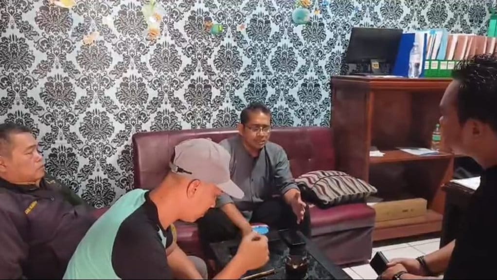 Pelaku saat diamankan Polisi Polsek Pamanukan