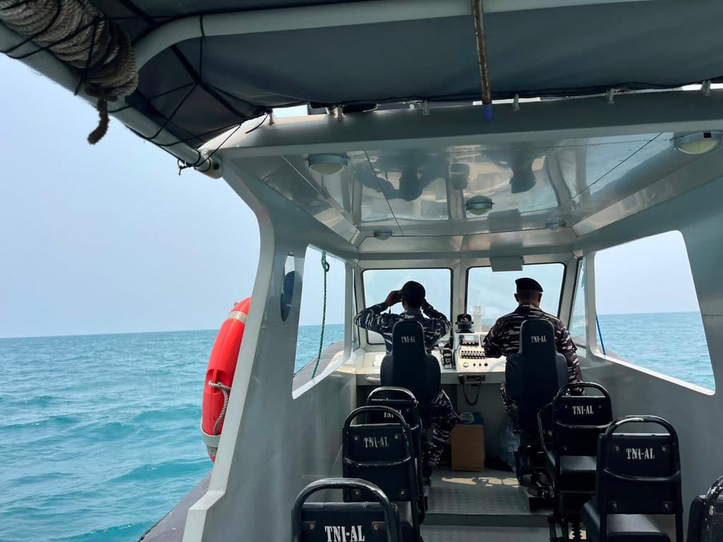 Perintah Tegas Prabowo: TNI AL Dikerahkan Lacak Kru Hilang Krakatau