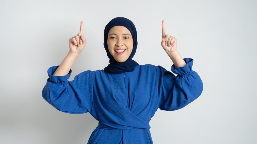 Baju biru elektrik jilbab navy