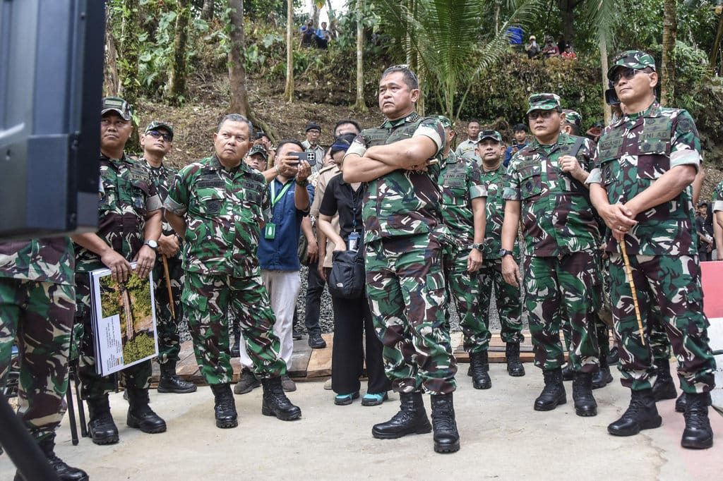 Kasad TNI tinjau jembatan di Pangadaran