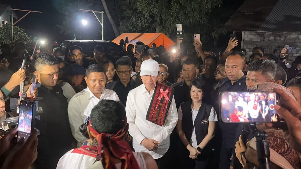 Malam di Tenda Pengungsian, Jokowi Tidur Bersama Warga Palue NTT
