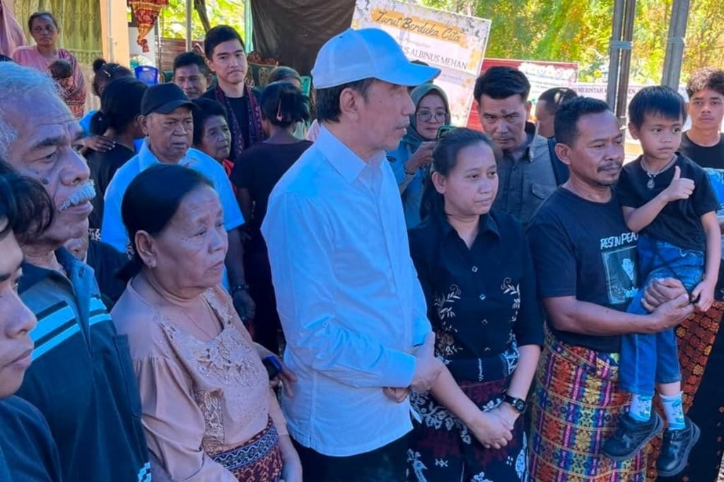 Sikka Berduka: Jokowi dan Kaesang Sambangi Keluarga Korban KKB