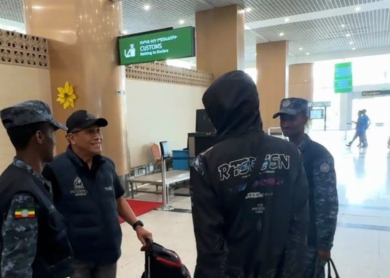 Polda Metro Pulangkan Buron Interpol Ethiopia ke Negaranya