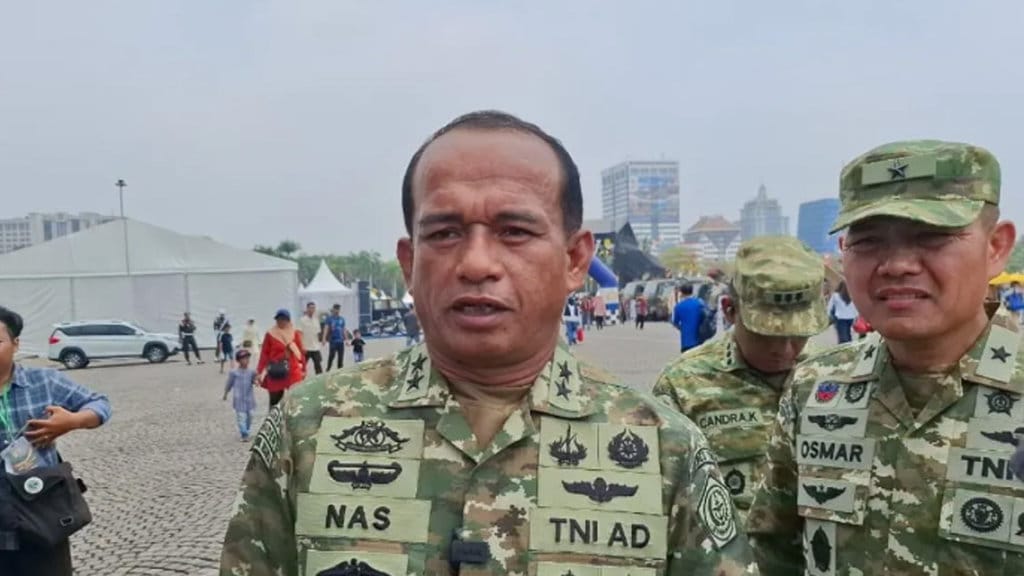 Joko Widodo Pimpin Upacara HUT ke-81 TNI