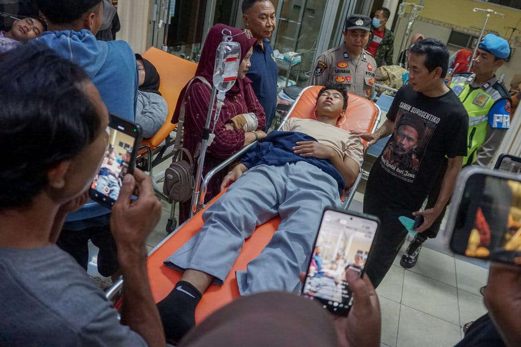 Tenaga medis lakukan penanganan diduga keracunan massal 