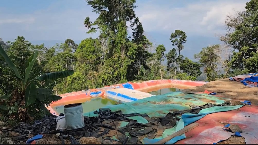 Salah satu lokasi pertambangan emas di Kotamobagu, Provinsi Sulawesi Utara, saat dicek tim kuasa hukum, tak lama setelah pelaporan ke Bareskrim Polri. Lokasi itu jadi salah satu TKP dugaan penipuan tambang emas yang dilakukan Kombes F kepada pelapor WNA Malaysia berinisial SYF. FOTO/Dokumentasi Tim Kuasa Hukum Negeri Sembilan Law Firm Lokasi pertambangan emas di Kotamobagu