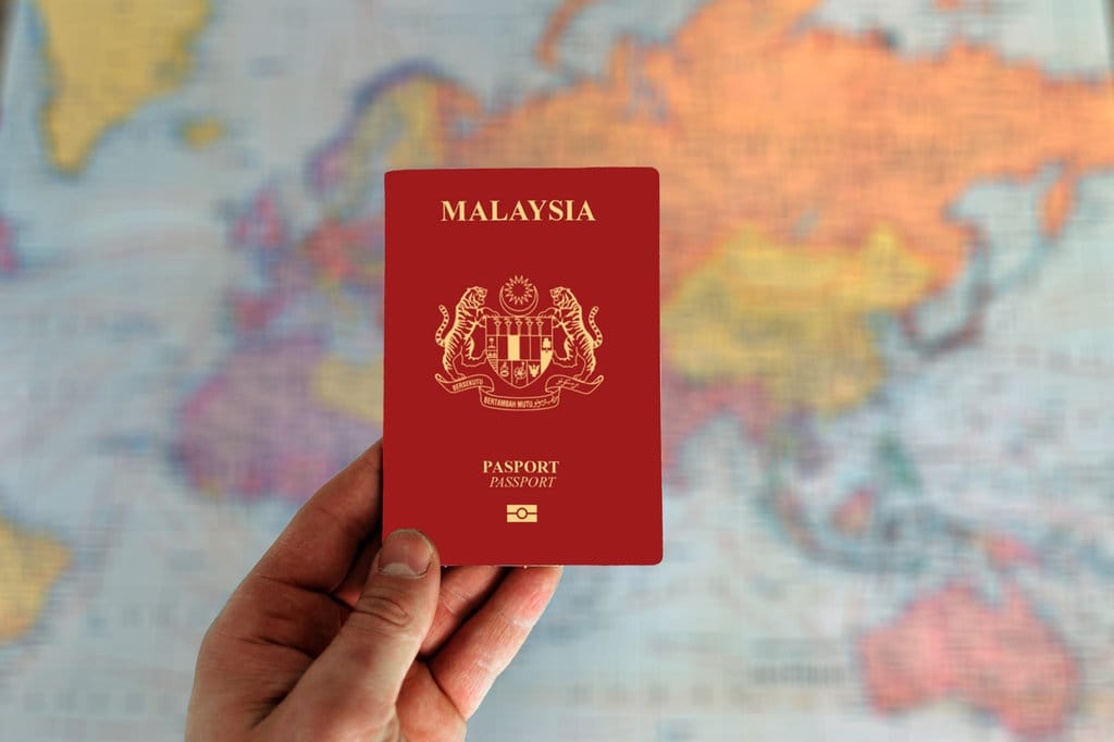 Faktor Perbedaan Kekuatan Paspor Indonesia dan Malaysia