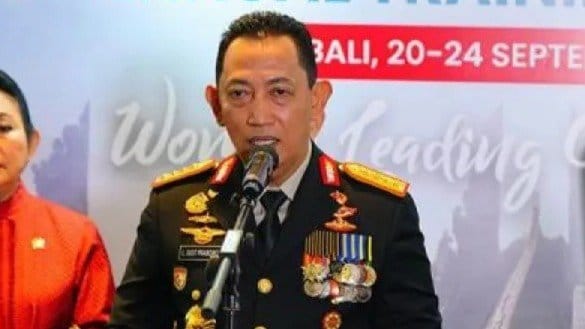 Presiden Sematkan Bintang Mahaputera