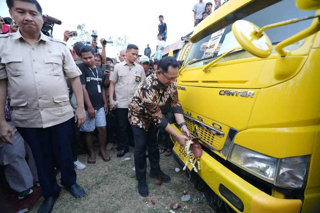 125 Truk Distribusikan Genteng SNI untuk Program Gentengisasi