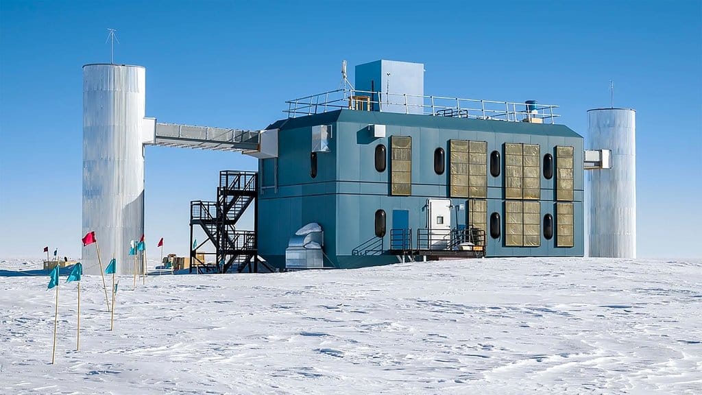 Observatorium Neutrino IceCube
