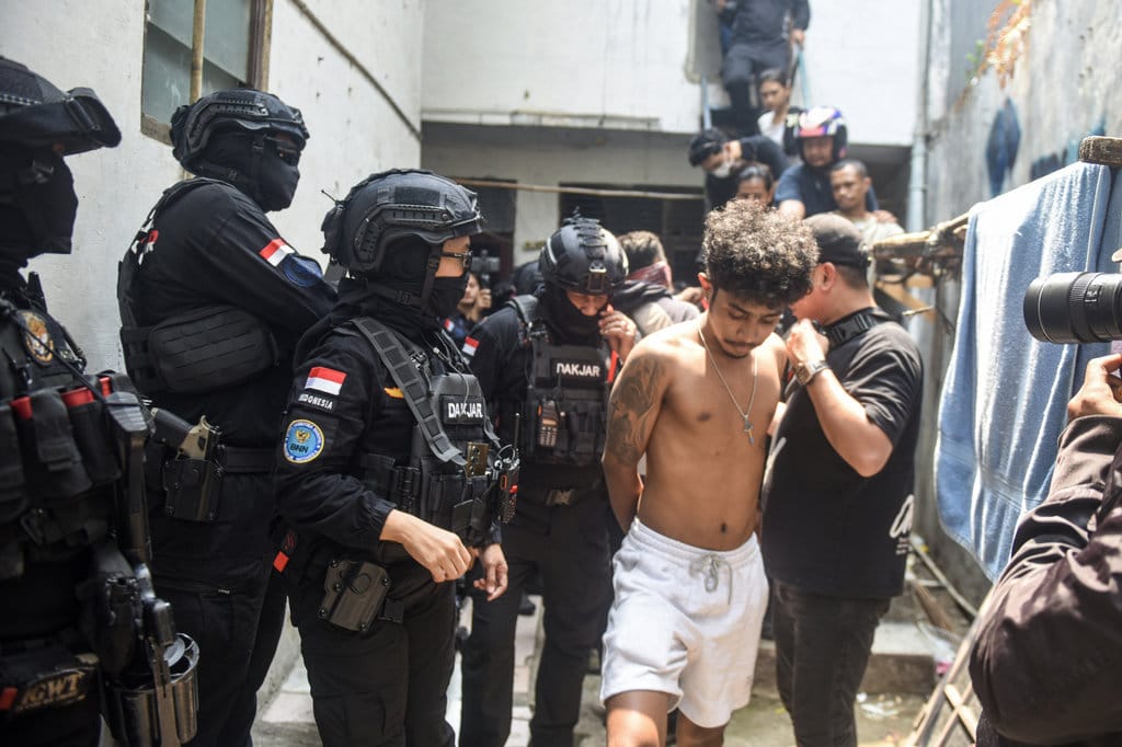 Polisi dan BNN grebek Kampung Ambon