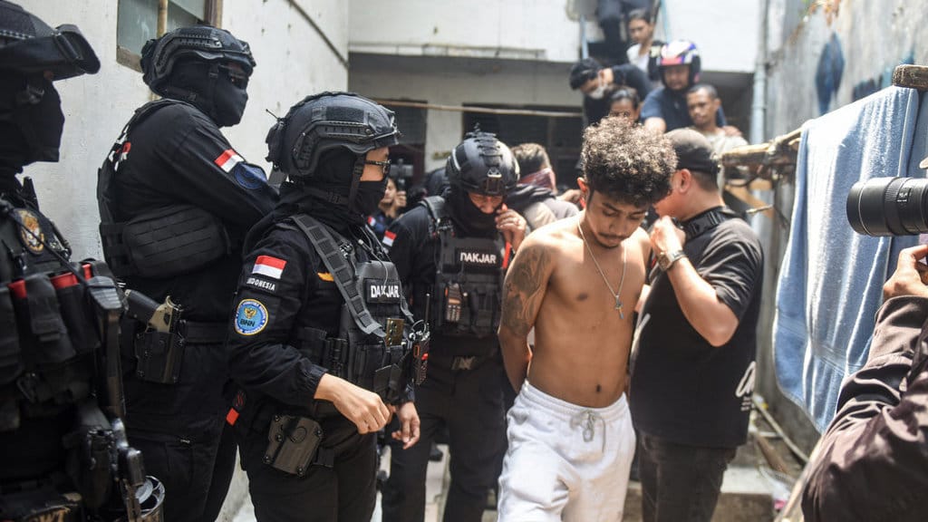 Polisi dan BNN grebek Kampung Ambon