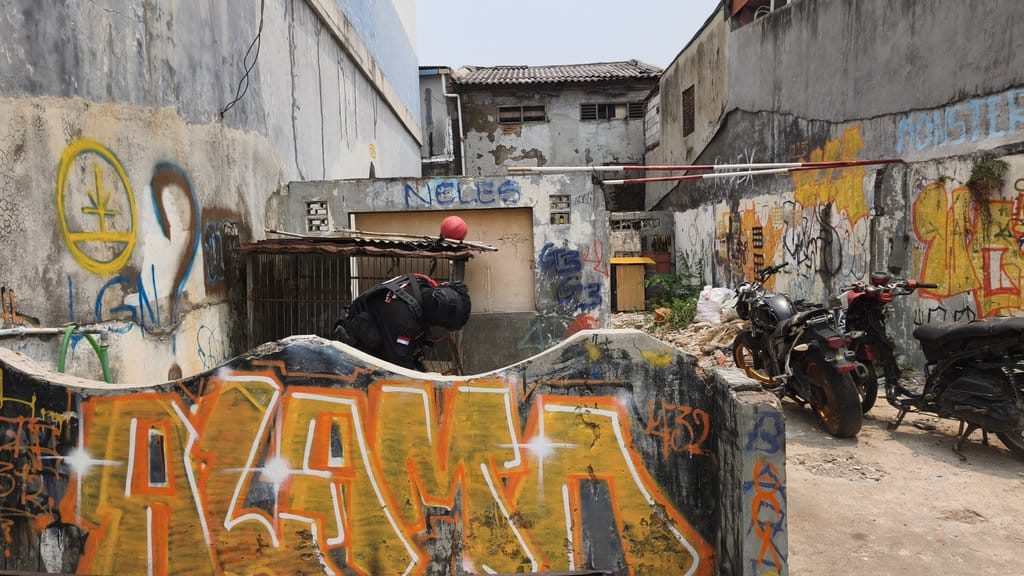 Penggerebekan di Kampung Ambon